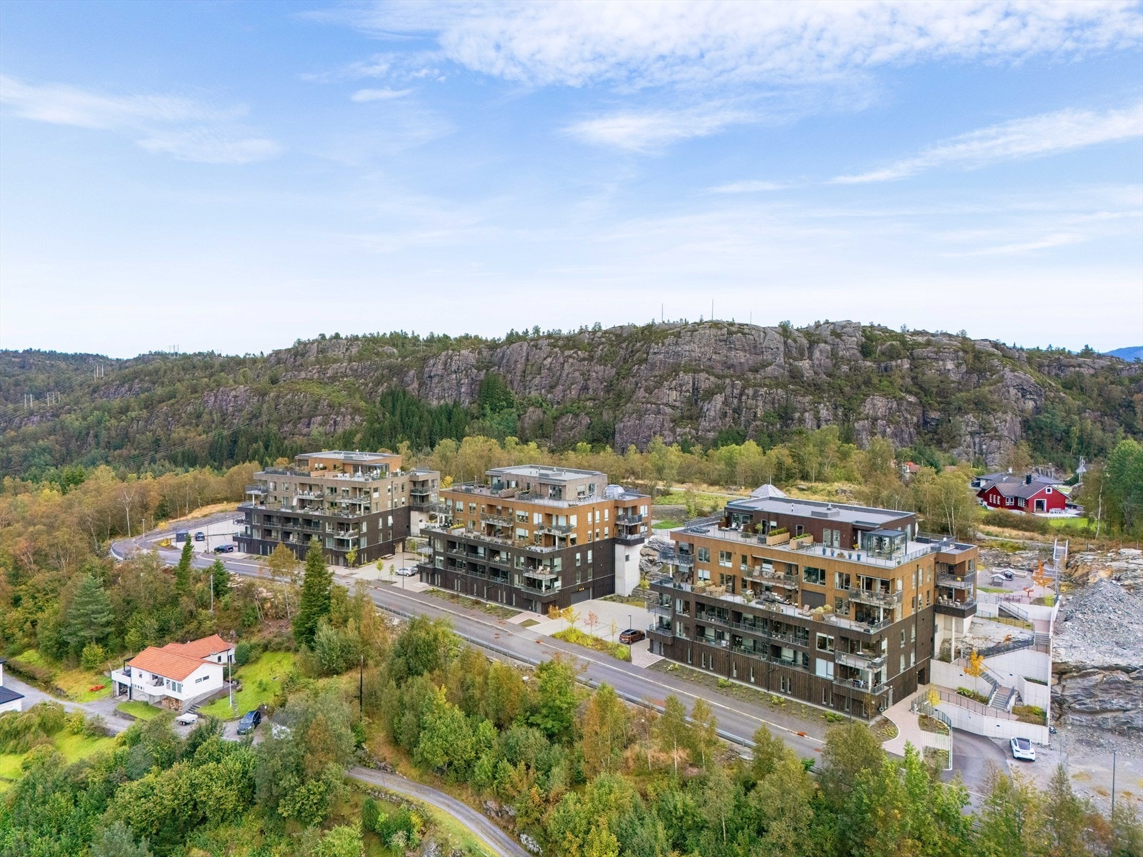 Leiligheten har sentral og attraktiv beliggenhet på Øvre Kleppe med kort avstand til det meste. Galleribilde