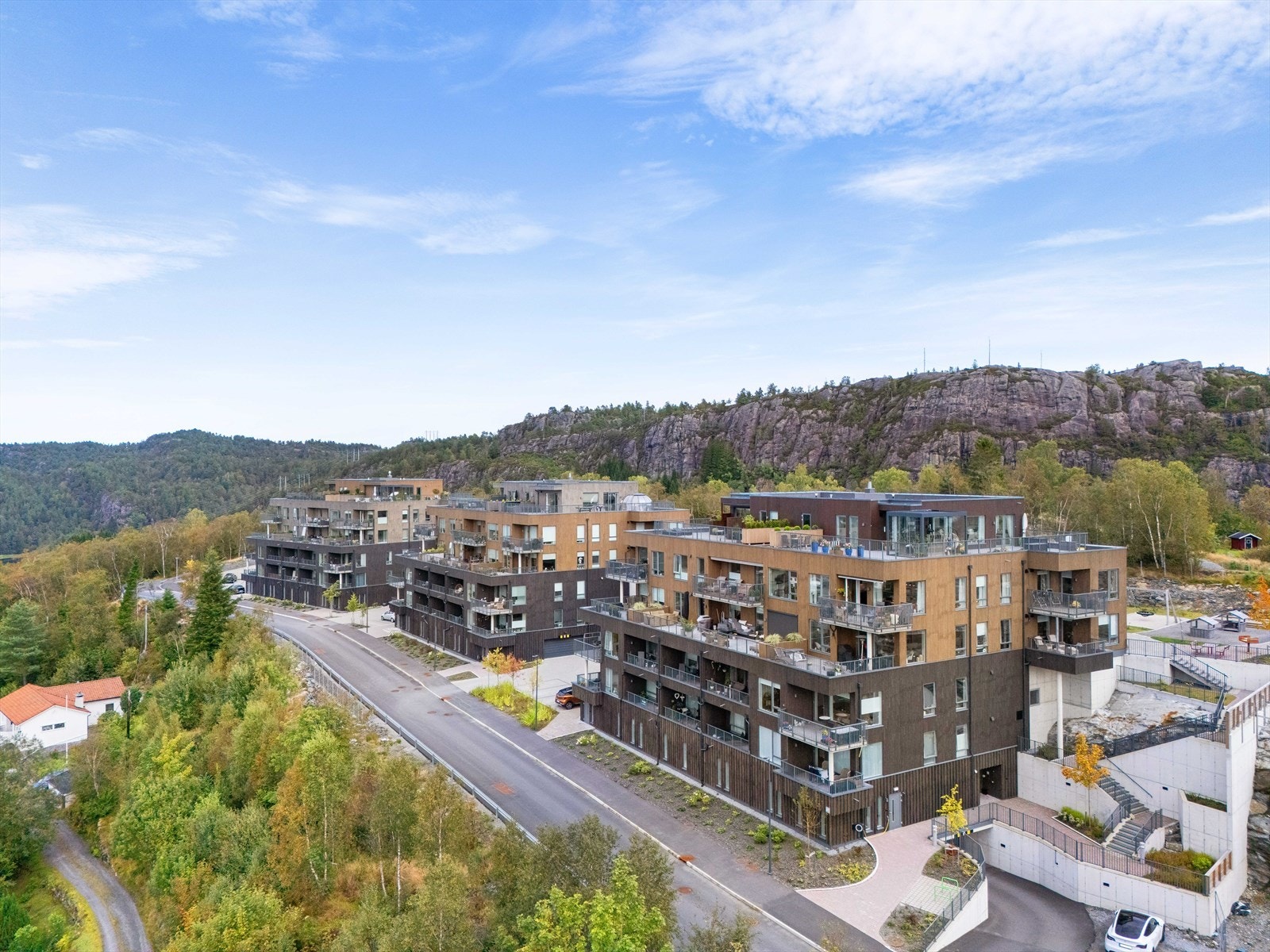 Byggene er omkranset av flotte turområder og nydelig natur. Galleribilde