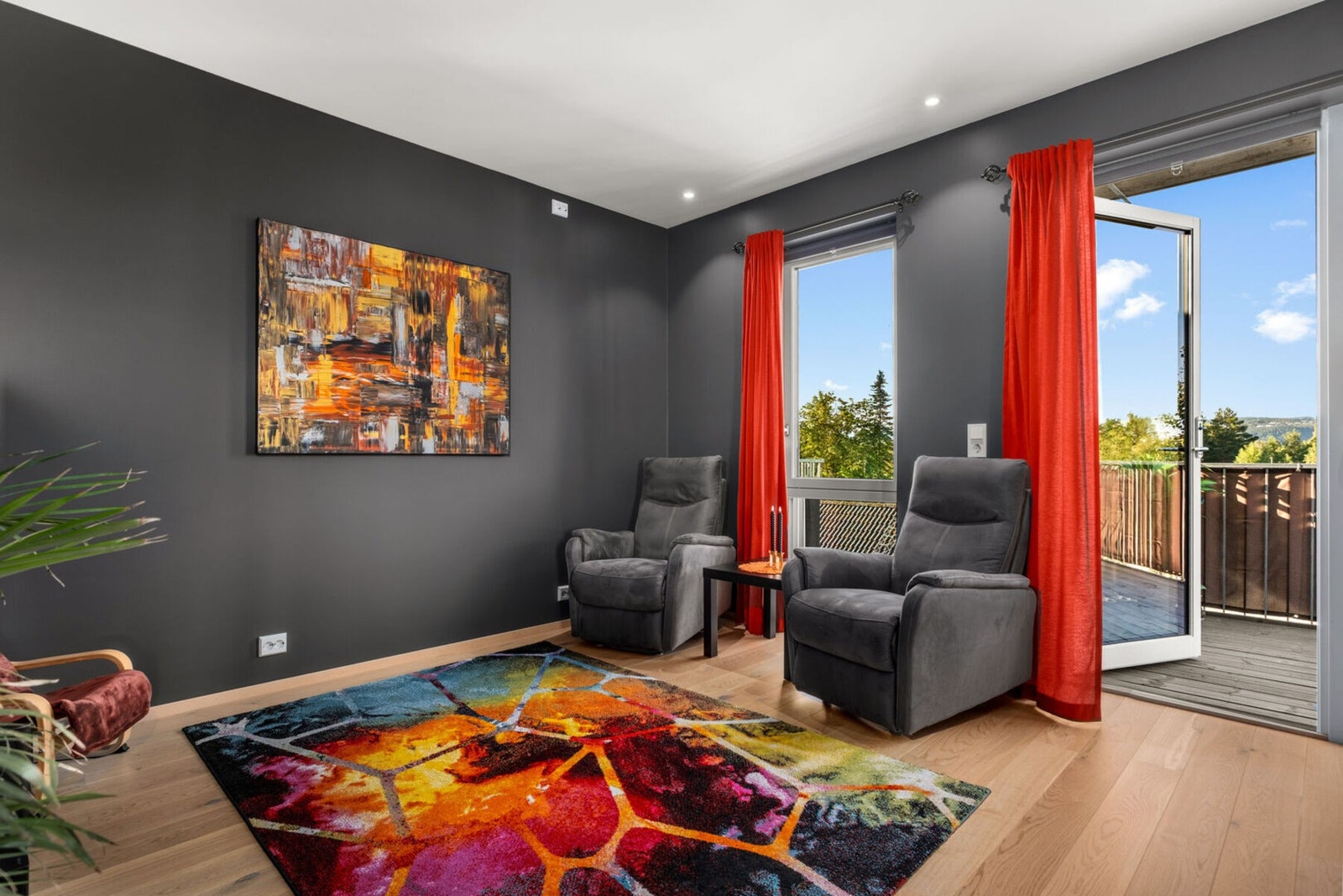 Store vindusoverflater som gir godt med lysinnslipp. Galleribilde