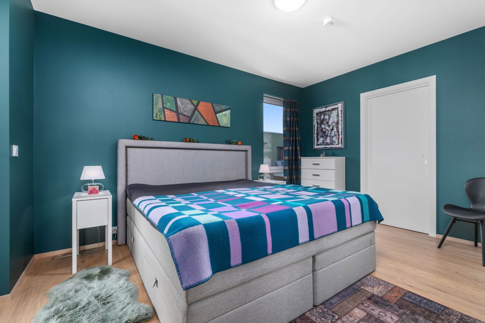 Fra soverommet er det egen utgang til balkong. Galleribilde