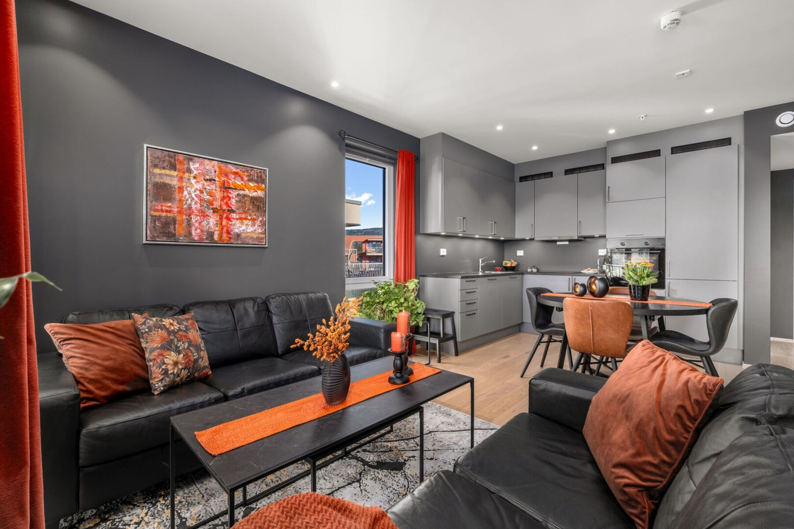 Rommet gir god plass for å innrede i naturlige seksjoner. Galleribilde