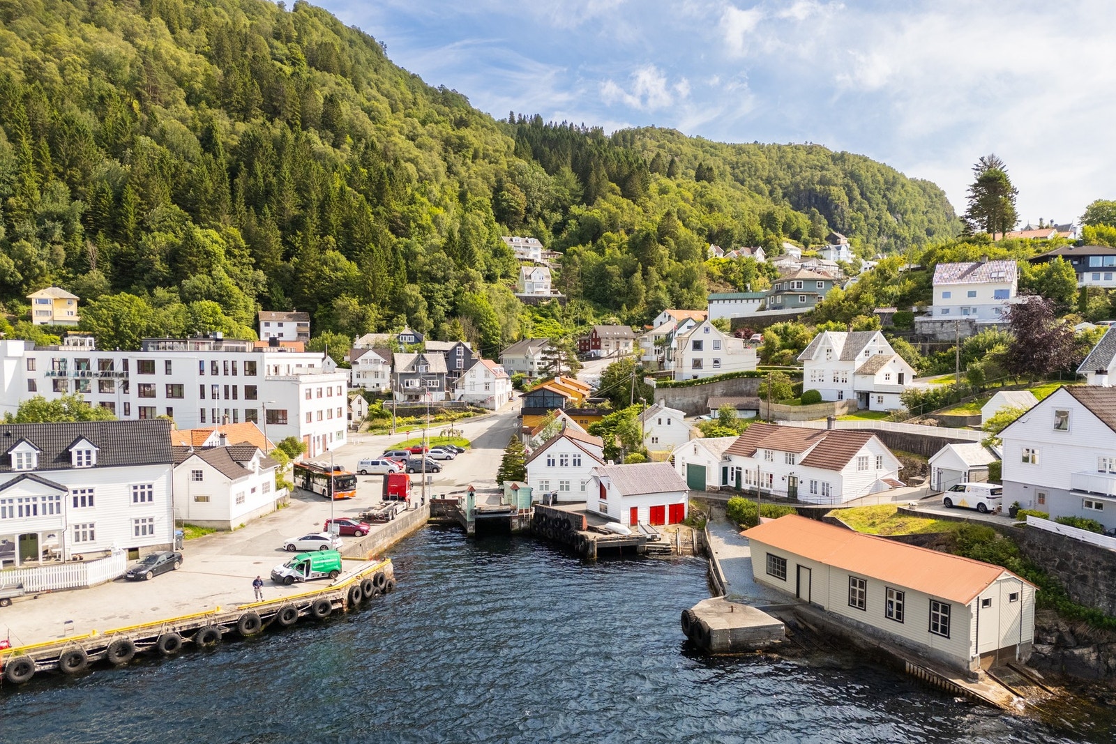 Eiendommen ligger flott til ved Salhuskaien. Galleribilde