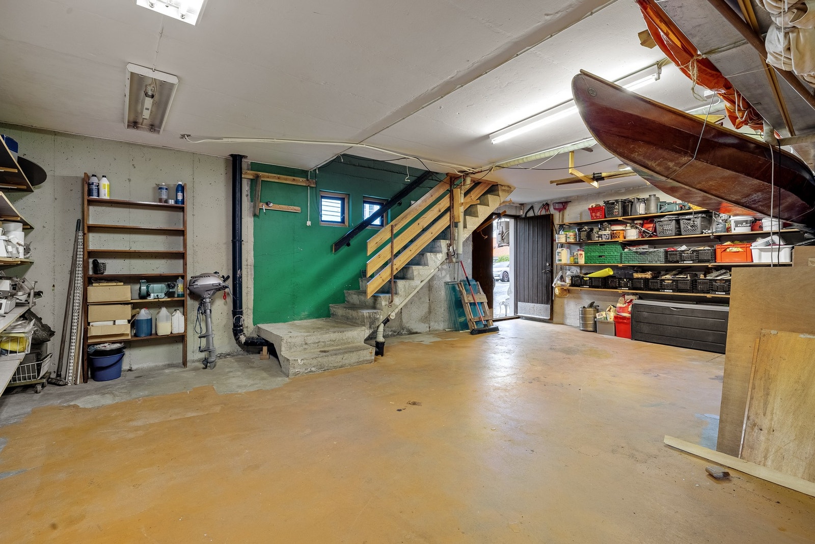 Lokalet er brukt til verksted og lager. Spennende lokale med stort potensial. Galleribilde