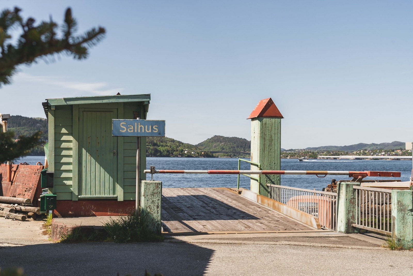 Salhus fergekai, denne var i bruk frem til 1985. Galleribilde