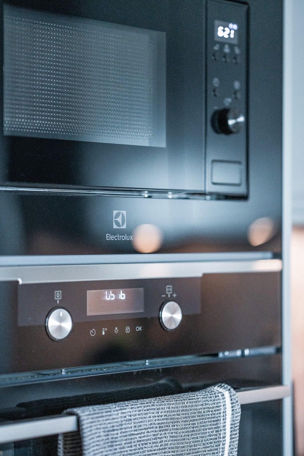 Praktisk med veggmodell for micro og stekeovn. Galleribilde