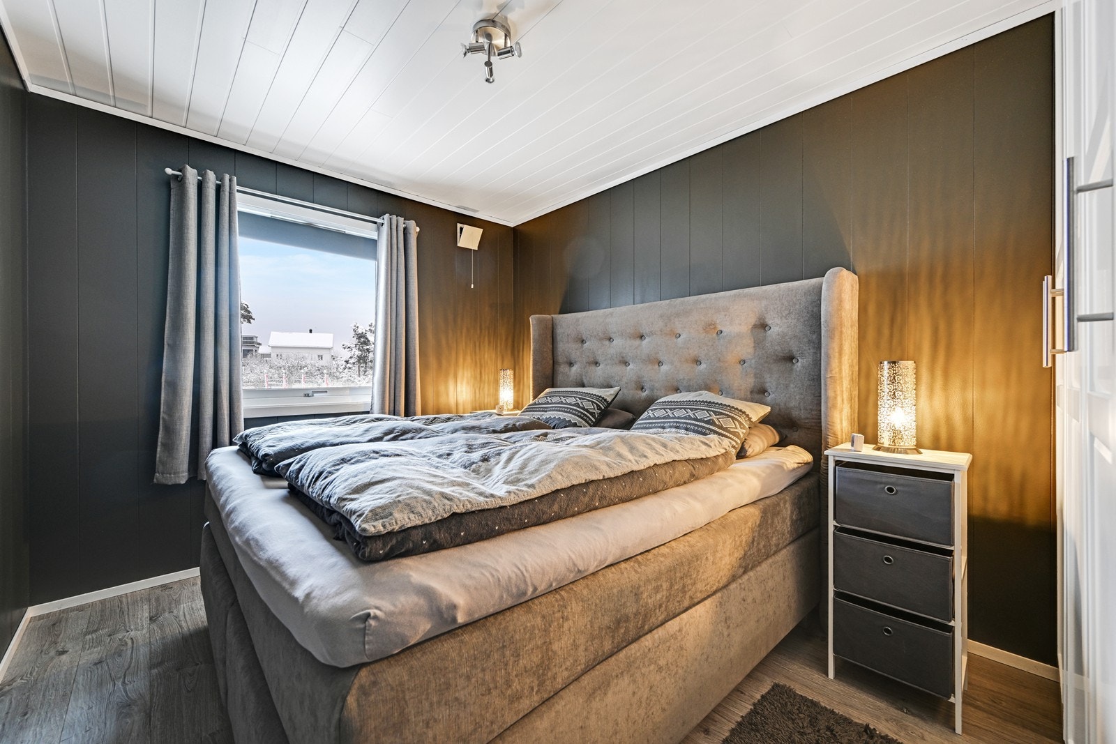 Hovedsoverom med garderobeskap. Galleribilde