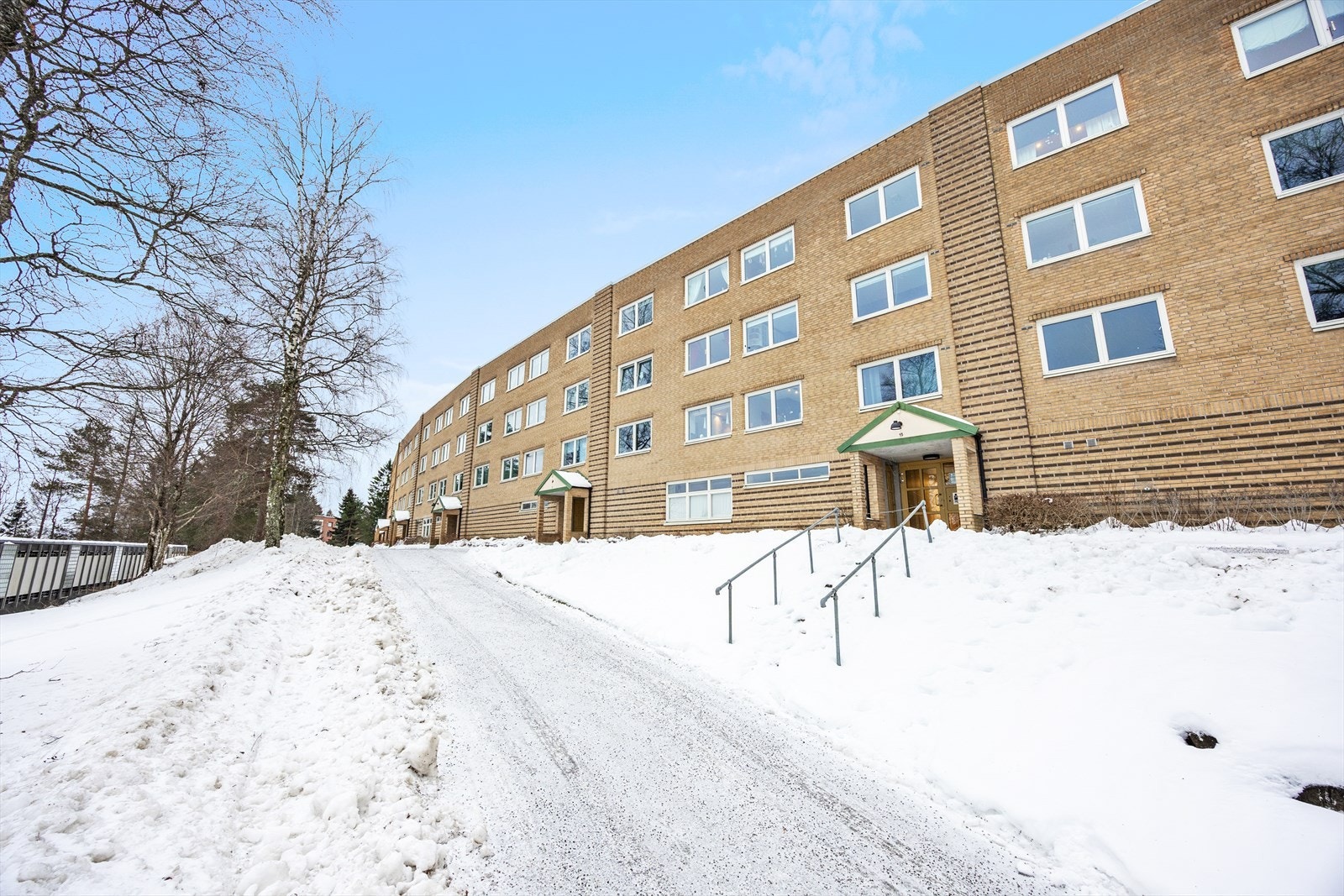 Eiendommen tilhører Ellingsrudåsen Borettslag, som forvaltes av OBOS. Galleribilde