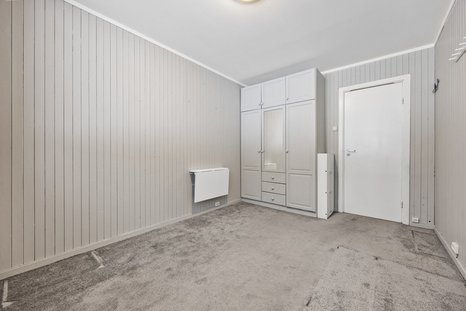 Hovedsoverommet er av god størrelse med plass til både seng og garderobeløsning. Galleribilde