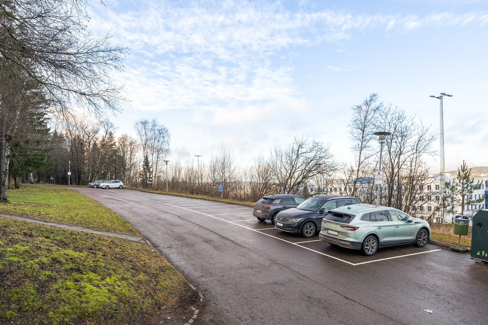 Borettslaget har gjesteparkering tilgjengelig på utsiden. Galleribilde