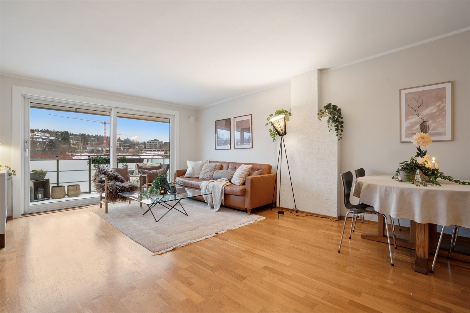 Tor Kristian Grindakeri v/DNB Eiendom ønsker deg velkommen til en sjarmerende 4-roms leilighet med fantastiske kvaliteter! Galleribilde