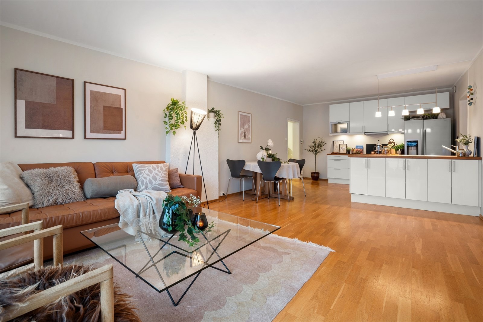 Leiligheten byr på en åpen planløsning med svært god utforming og et innbydende inntrykk Galleribilde