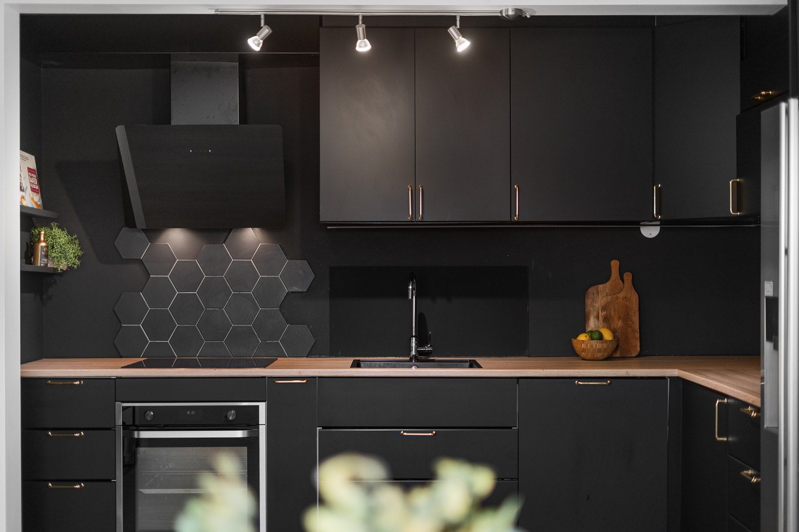 God benkeplass og masse skuffe- og skapplass til det en skulle ha behov for. Galleribilde