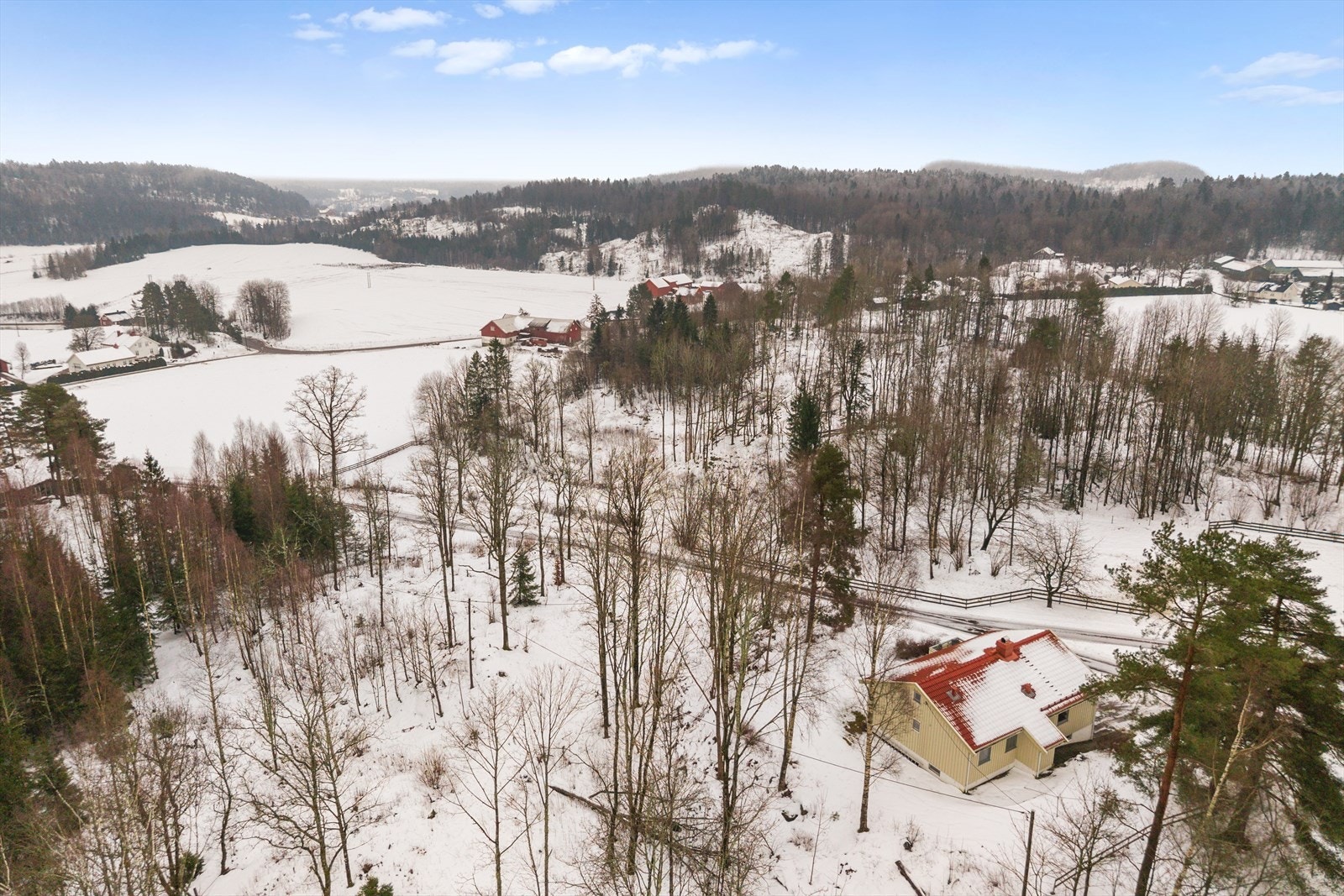 Her kan man nyte det rolige livet på landet med naturen i umiddelbar nærhet. Galleribilde