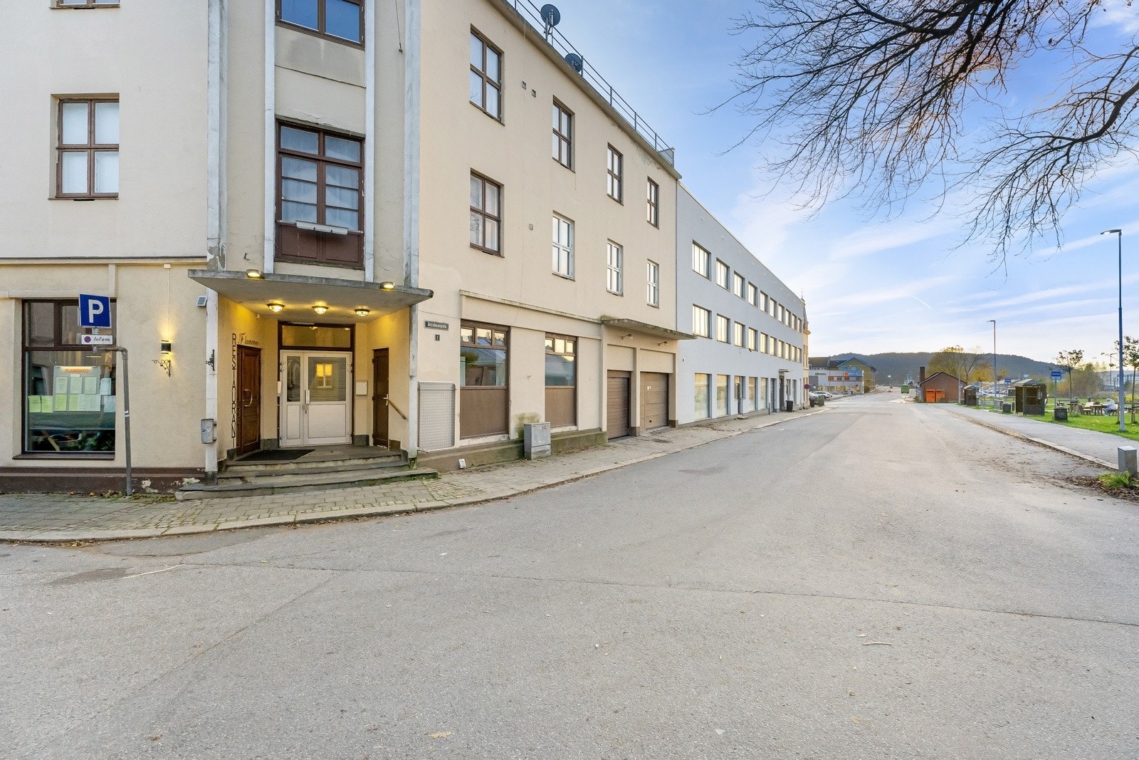 Velkommen til Jernbanegata 2 som ligger fint til i 1.etasje. Galleribilde