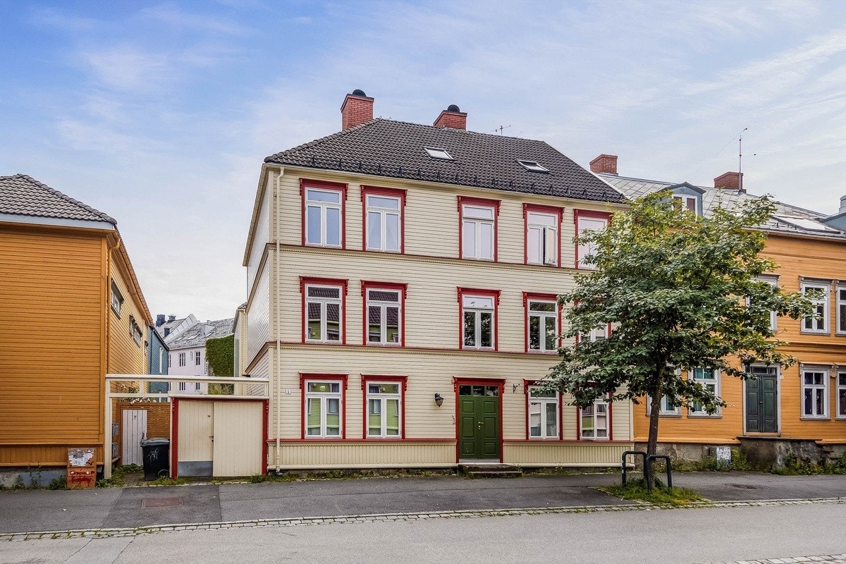 Velkommen til Gregus gate 5. Nyrenovert leilighet med svært sentral beliggenhet rett ved Solsiden. Galleribilde