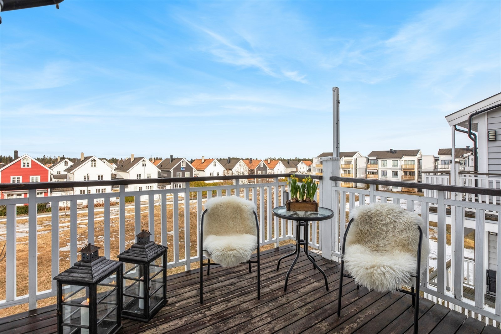 Balkongen tilbyr nydelige solforhold fra ettermiddagen til kvelden, og her kan det nytes flotte solnedganger. Galleribilde