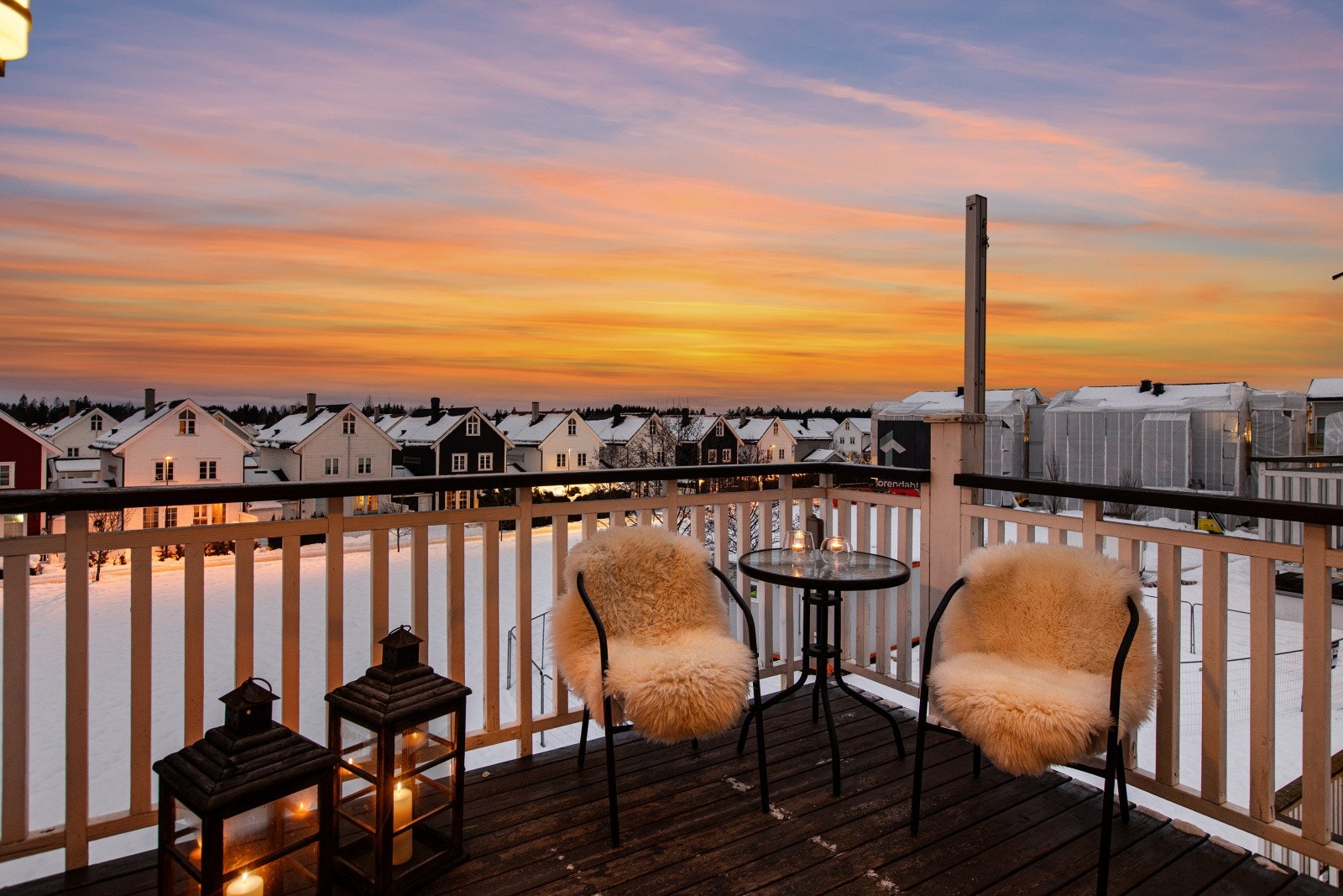 Her er det satt opp både markise og skillevegg for å gi bedre skjerming. Galleribilde