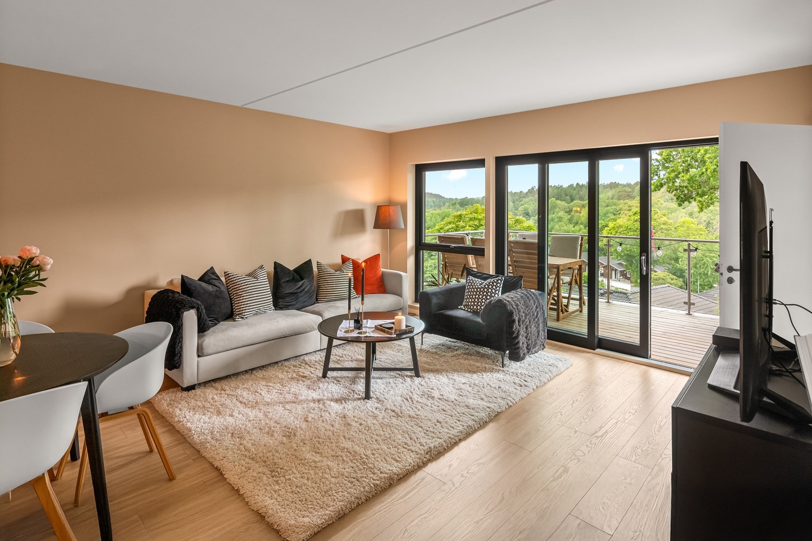 Lys og pen stue Galleribilde