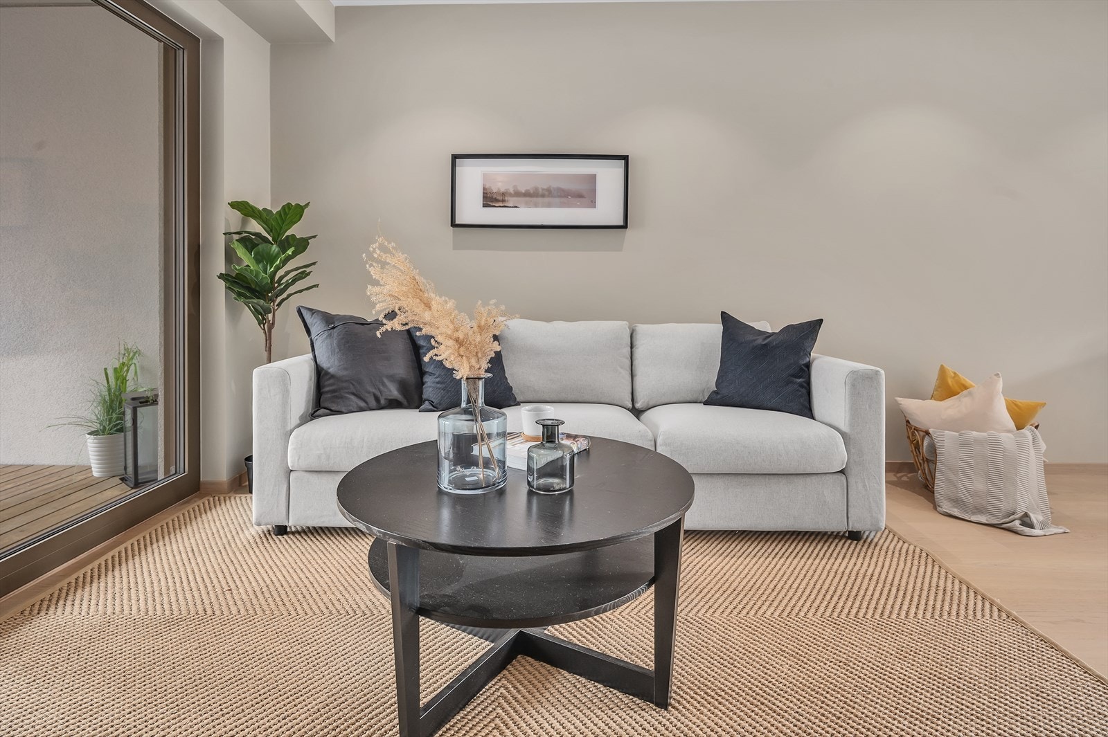 Det er vannbåren gulvvarme i alle rom med unntak av soverommene som bidrar til ønsket inneklima Galleribilde