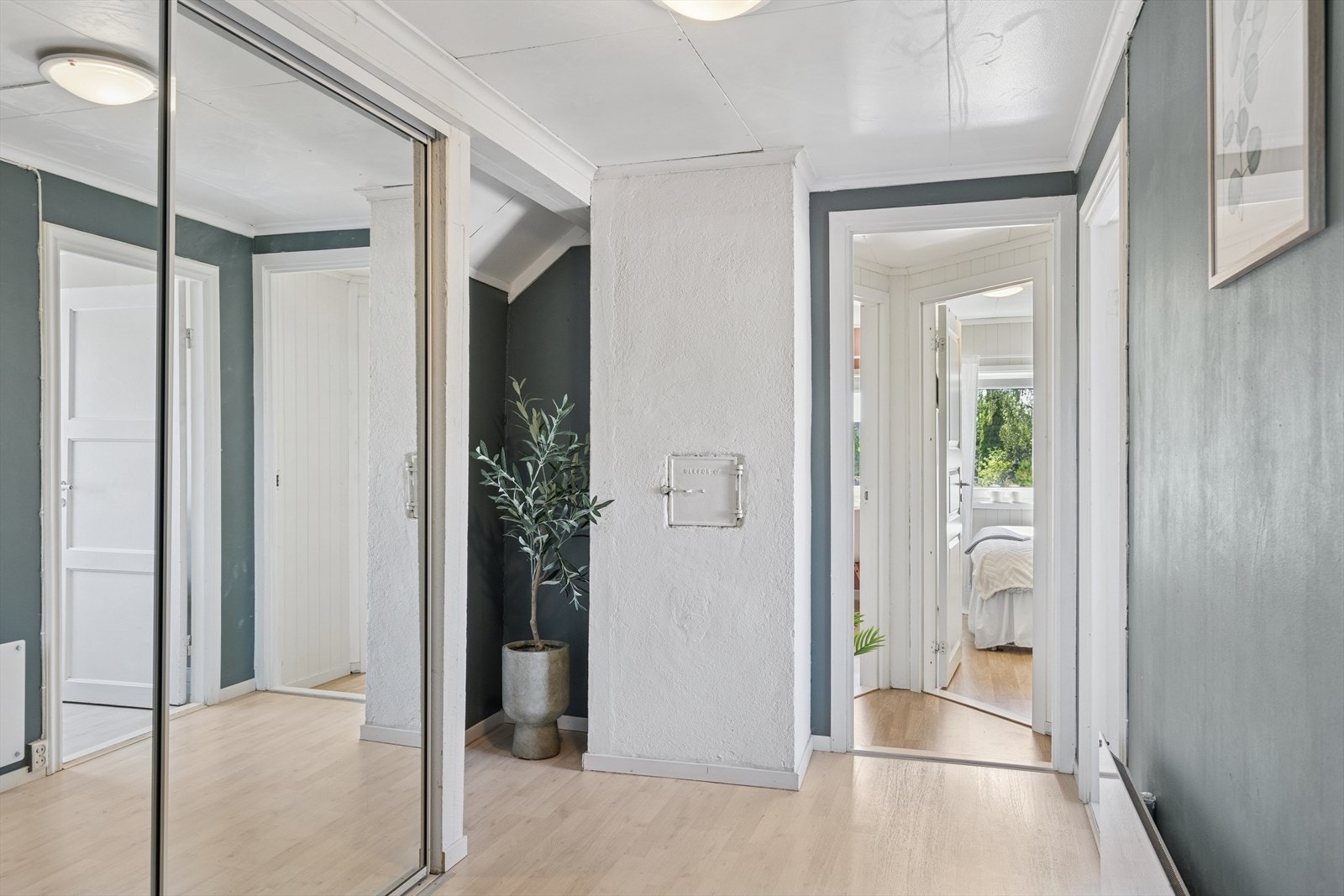 Mellomgang 2. etasje. Galleribilde