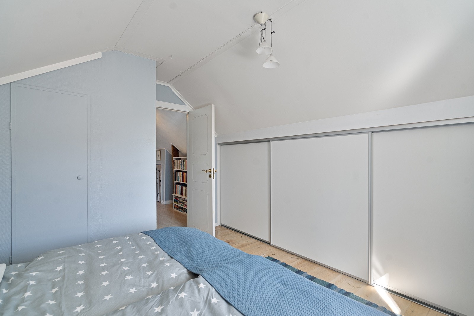 Garderobeskap på soverommet Galleribilde