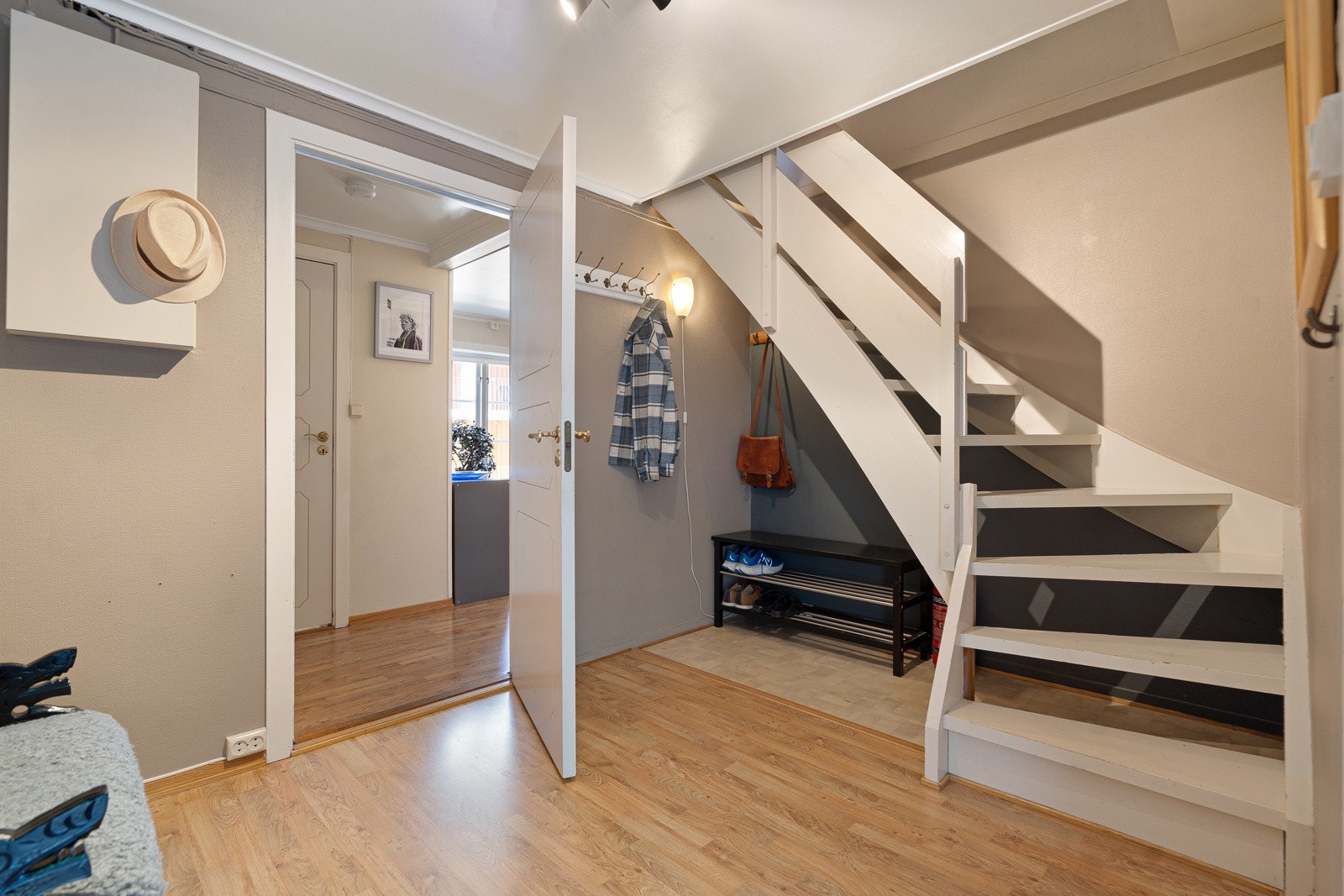 Trapp opp til 2. etasje Galleribilde