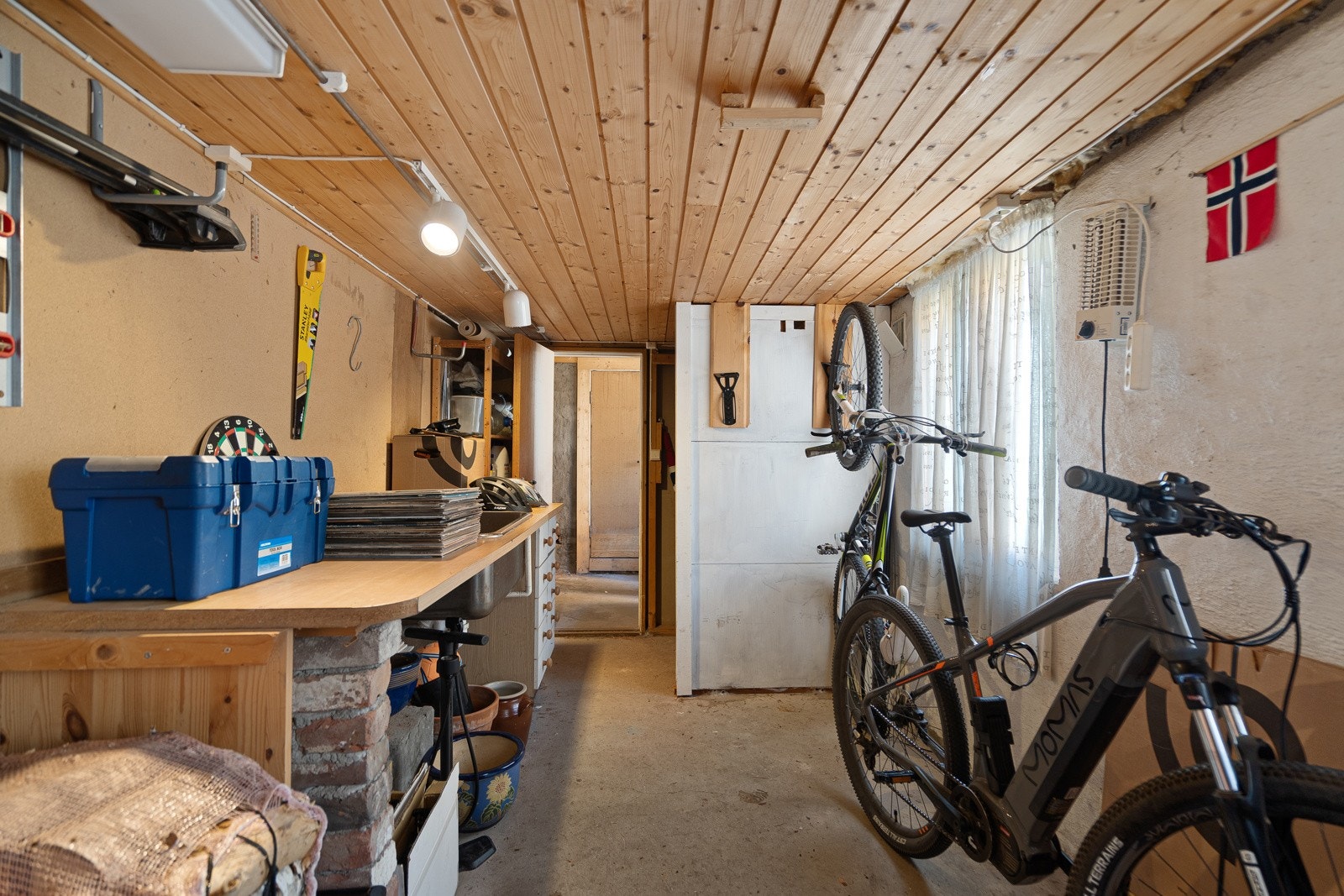 Bod i kjelleren Galleribilde