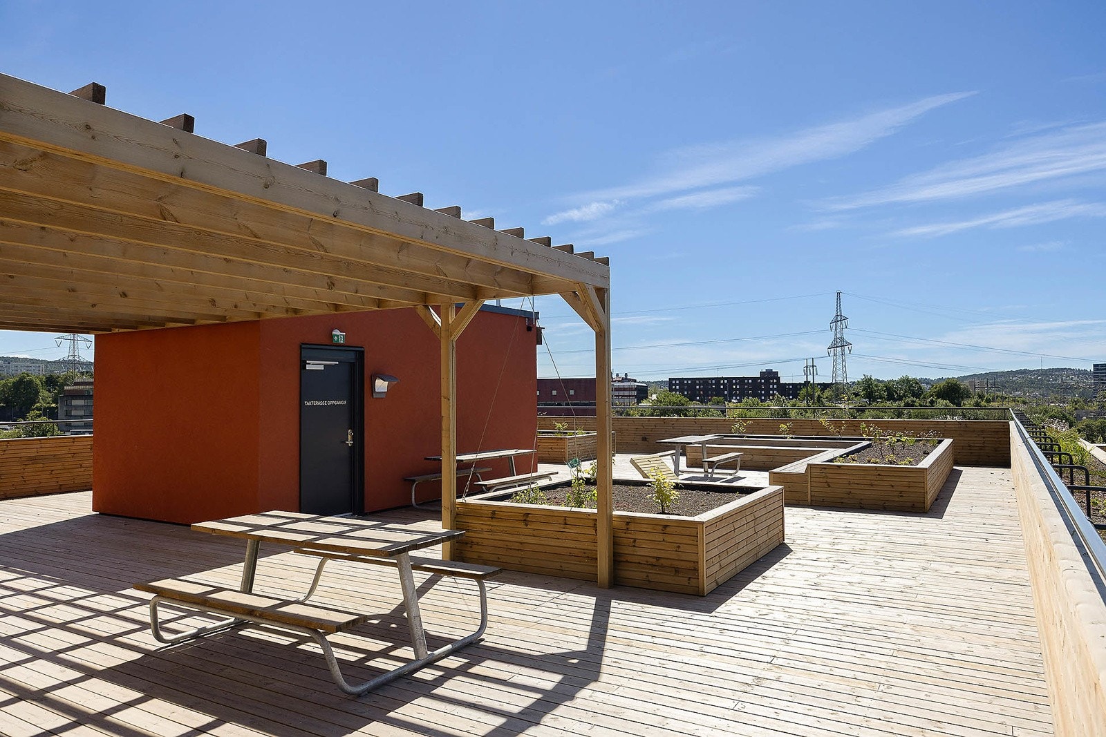 Solrike felles takterrasser som er perfekt å benytte seg av når man har gjester og/eller ønsker flott utsikt. Galleribilde
