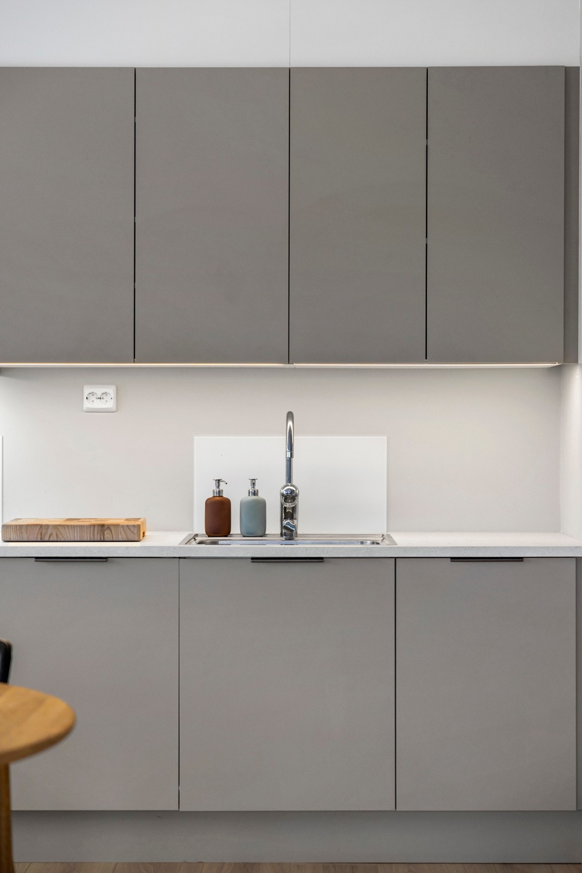 Godt med skap- og benkeplass på kjøkkenet. Galleribilde