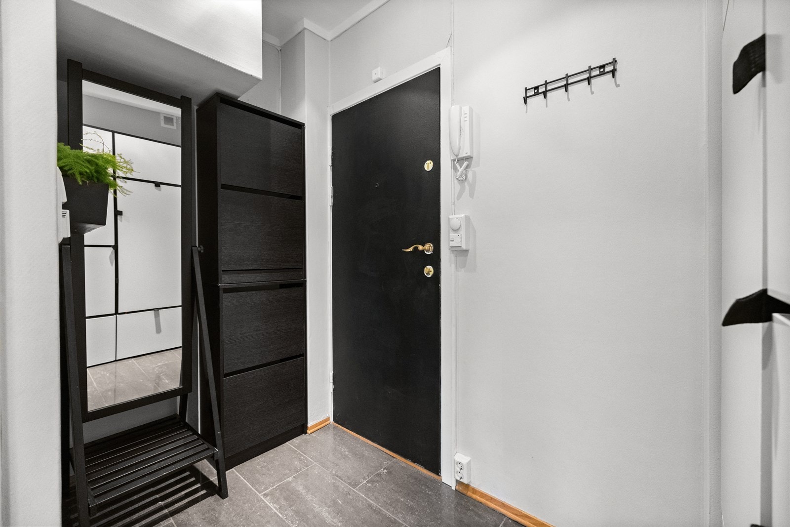 Leiligheten har beliggenhet i 3. etasje med adkomst via felles trappeoppgang. Galleribilde