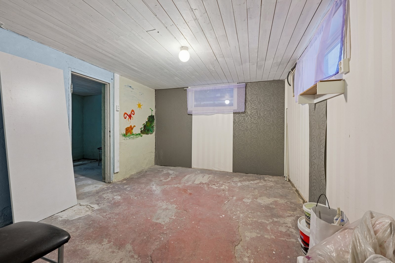 Kjelleren har godt med lagringsplass. Galleribilde