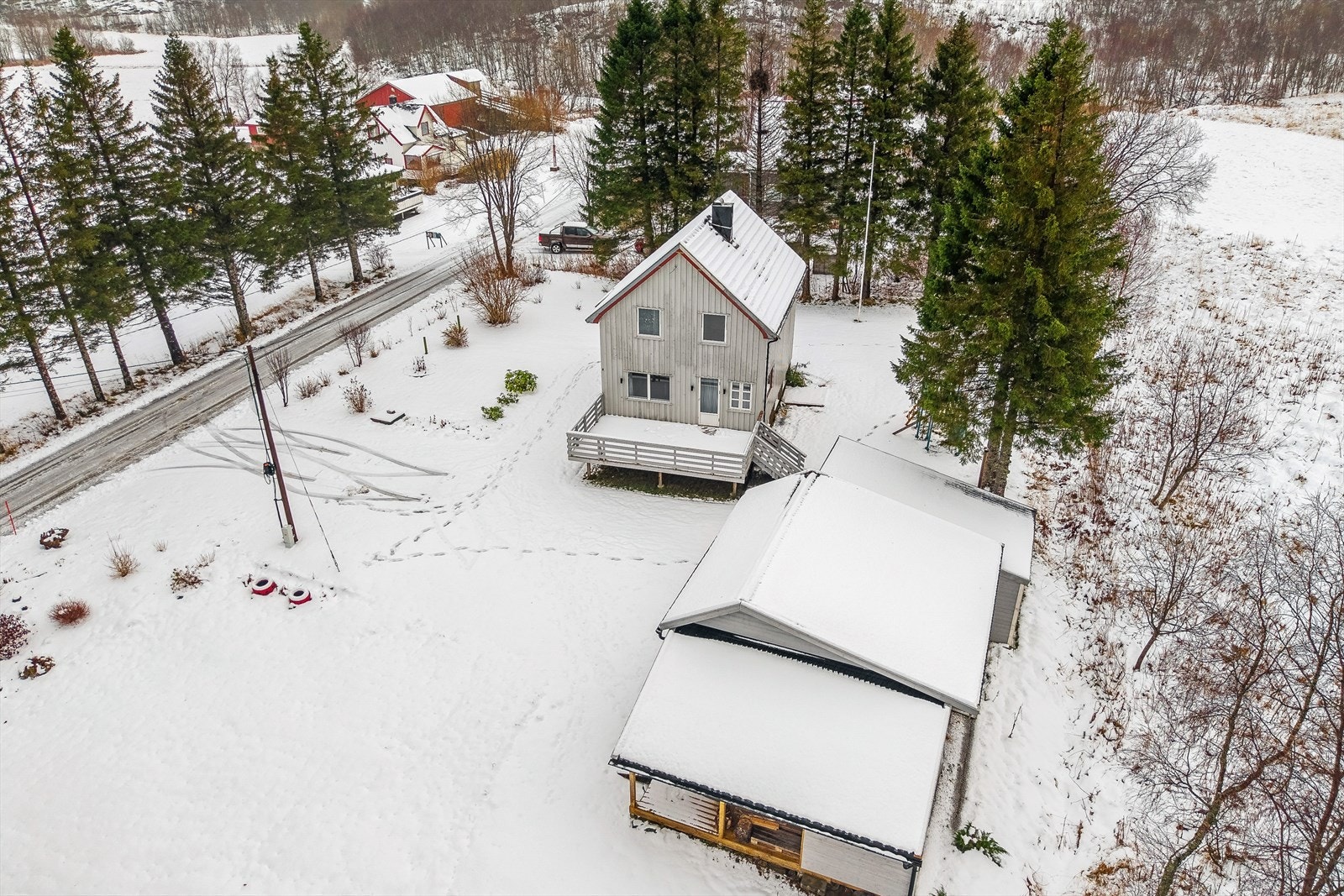 Flott eiendom med praktisk adkomst og nær tilhørighet til Bogøy med sine fasiliteter. Galleribilde