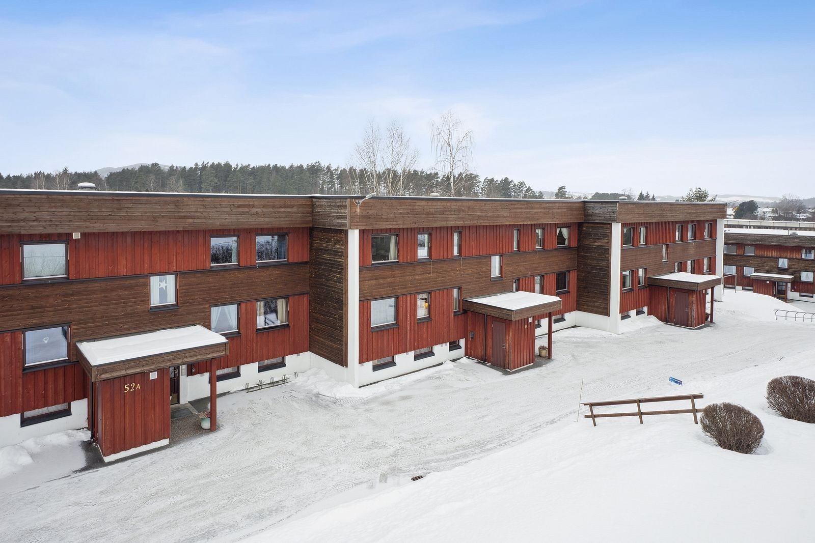 Leiligheten ligger sentralt i Buttekvern Terrasse borettslag i Brumunddal. Galleribilde