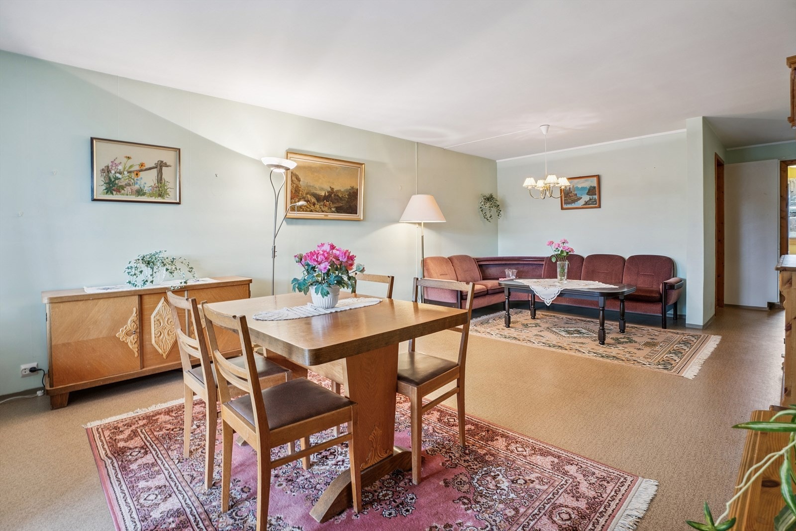 Romslig stue! Galleribilde