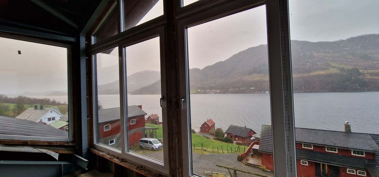 Utsikt mot nord fra loft i lagerhall Galleribilde