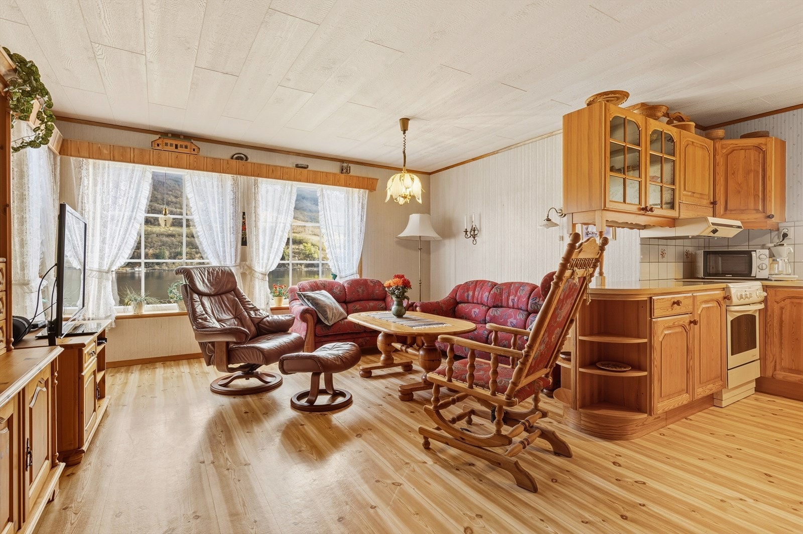 Utleiedel i kjelleren med åpen stue/kjøkkenløsning Galleribilde