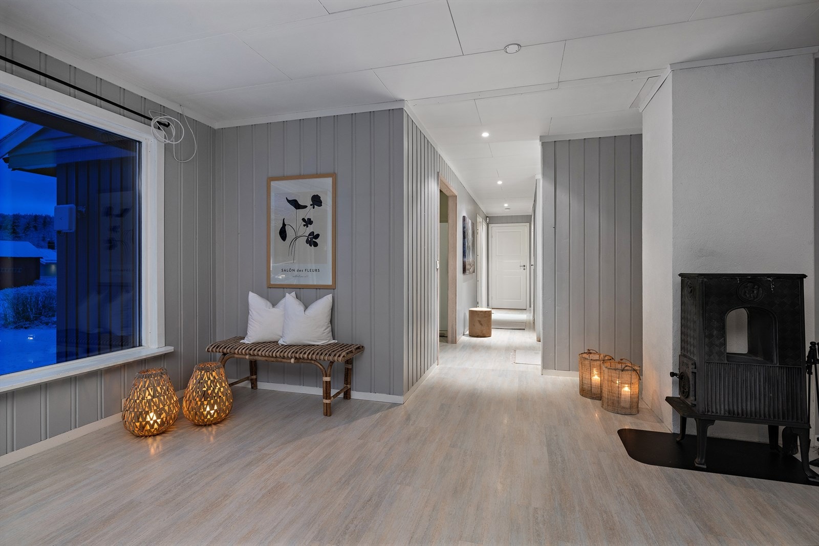 Huset er oppvarmet med både ved , strøm og varmepumpe. Galleribilde