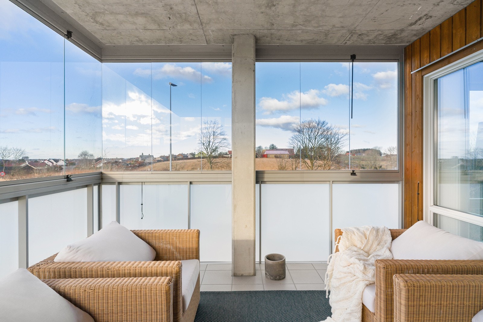 På sommerstid bli balkongen en naturlig forlengelse av stuen og et ekstra rom for hyggelige stunder. Galleribilde