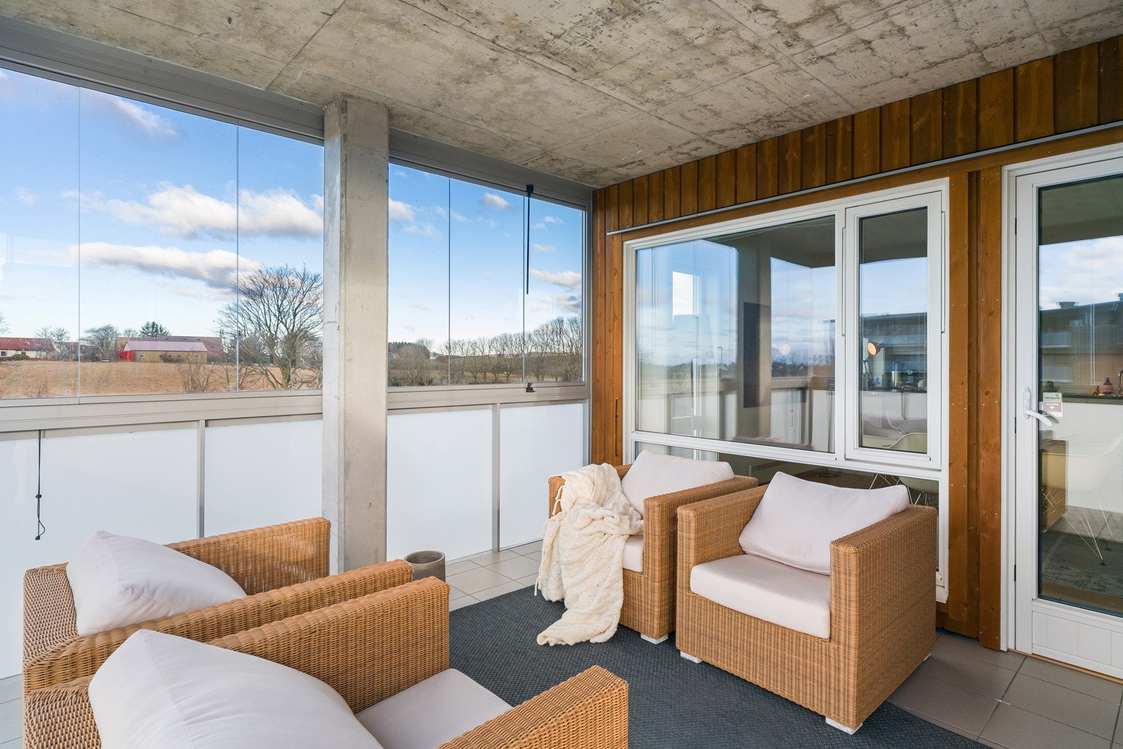 Balkongen er på ca. 13 kvm. Galleribilde