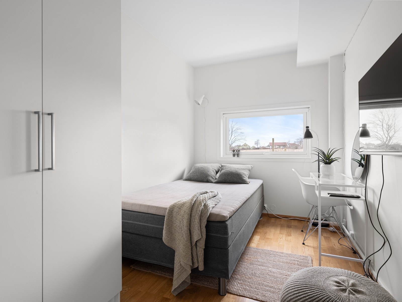 Det andre soverommet har en fleksibel utforming og passer ypperlig som barnerom, gjesterom eller hjemmekontor alt etter behov. Galleribilde