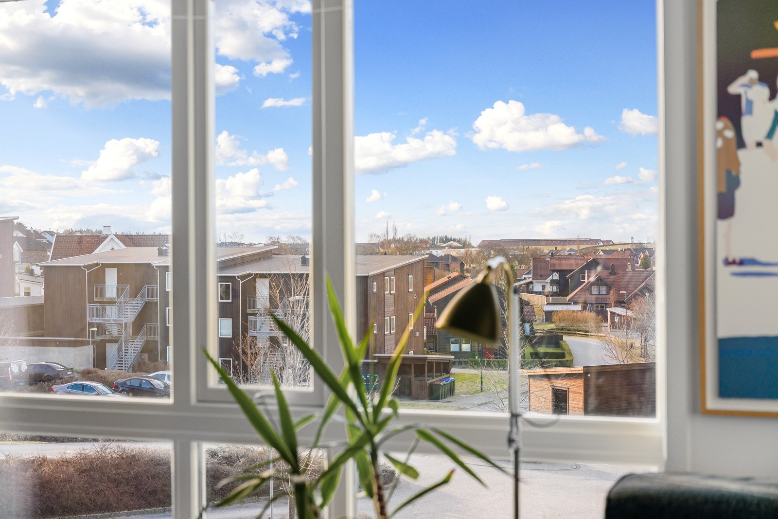 Usikt fra vindu i stuen. Galleribilde