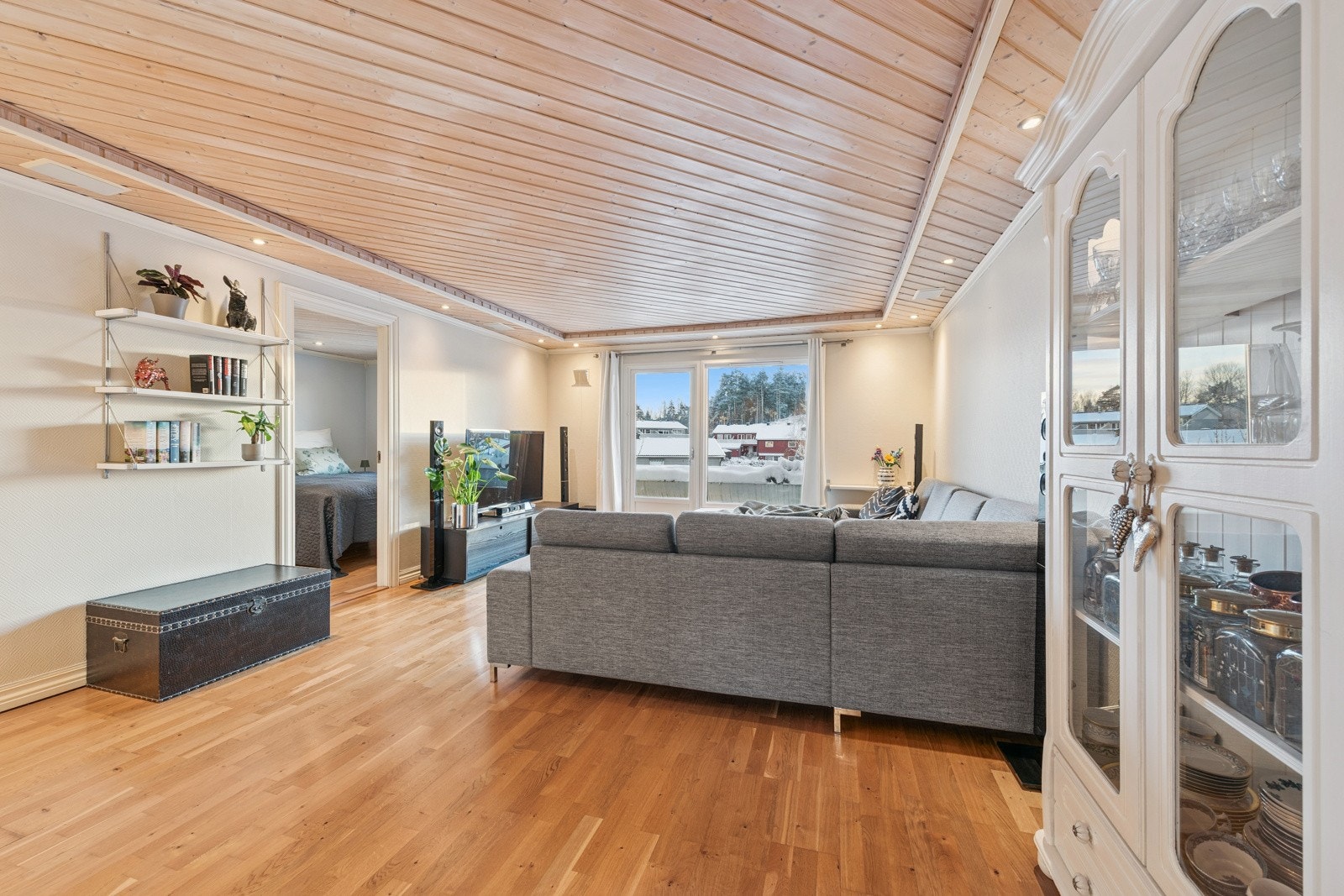 Lys og romslig stue. Galleribilde