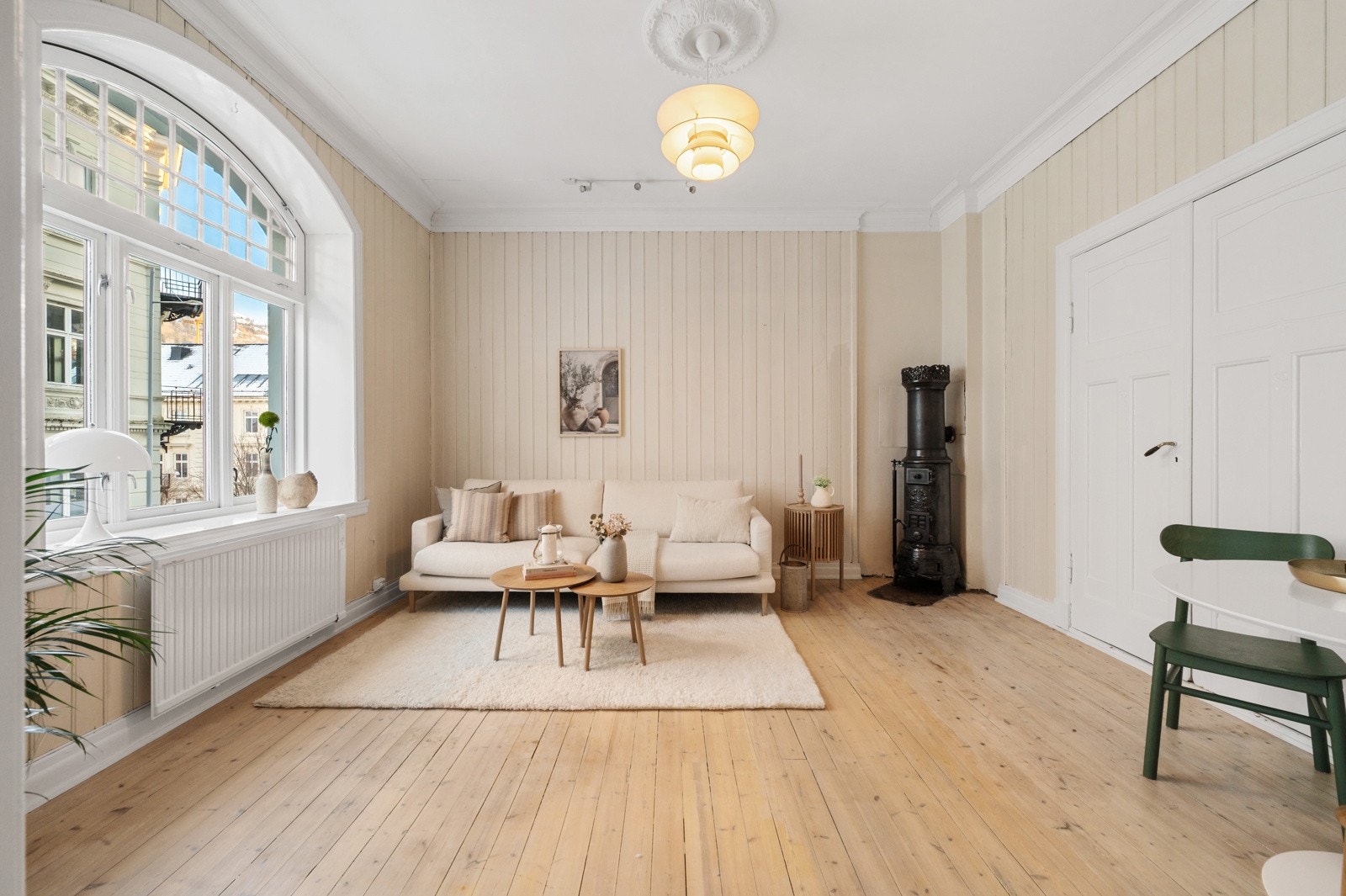 På gulvene er det lagt tregulv, som sammen med de flotte kvalitetene gir et gjennomført og klassisk uttrykk. Galleribilde