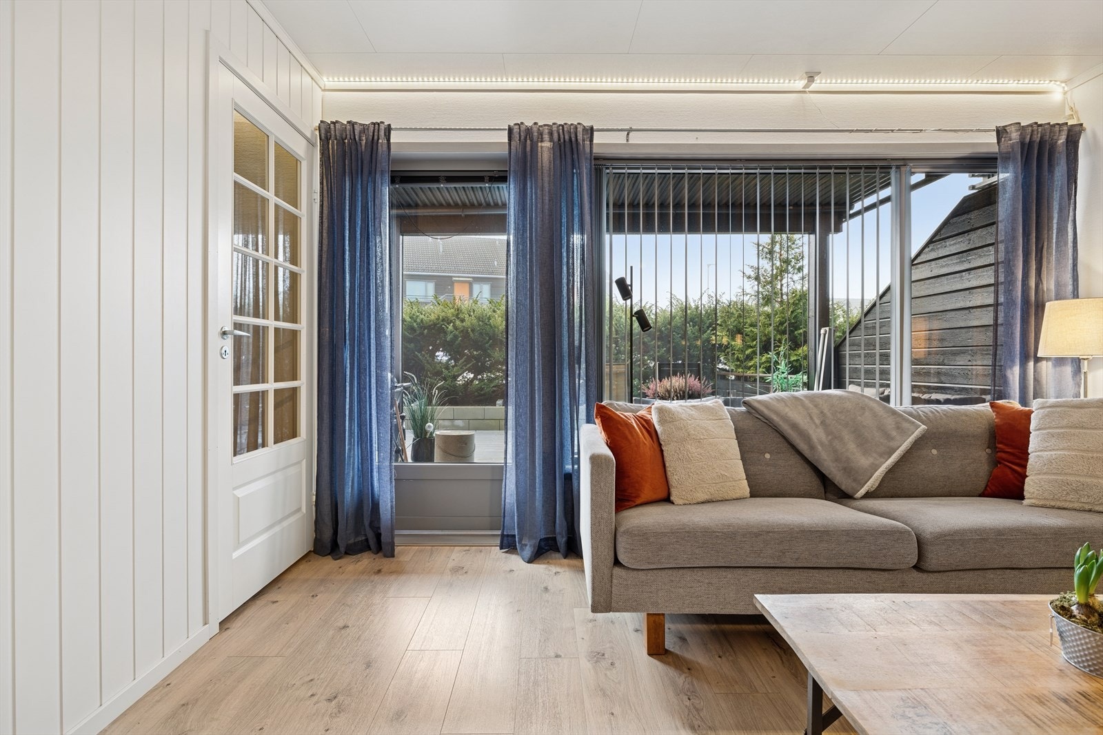 Direkte adkomst fra stuen til markterasse. Galleribilde