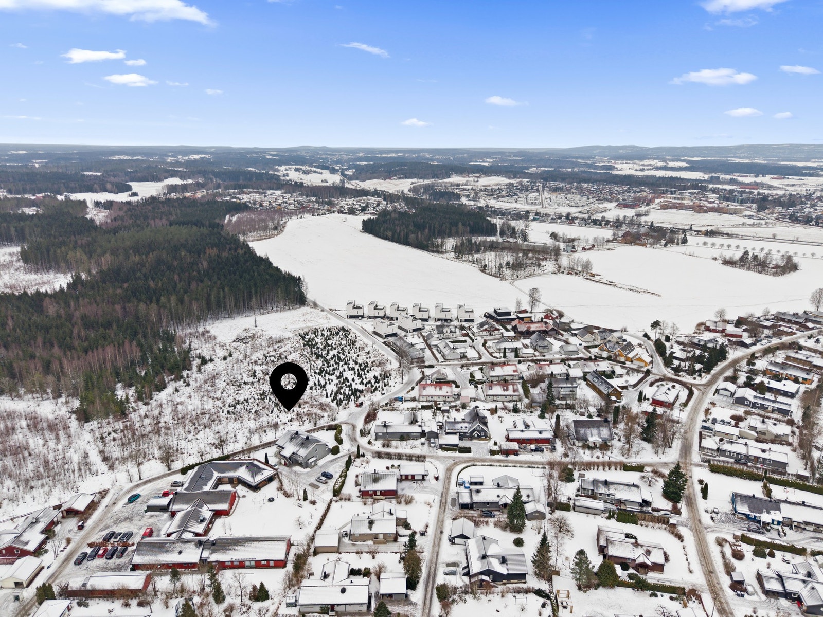 Boligen ligger i et hyggelig og barnevennlig boligområde ca. 1,5 km fra Ås sentrum. Galleribilde