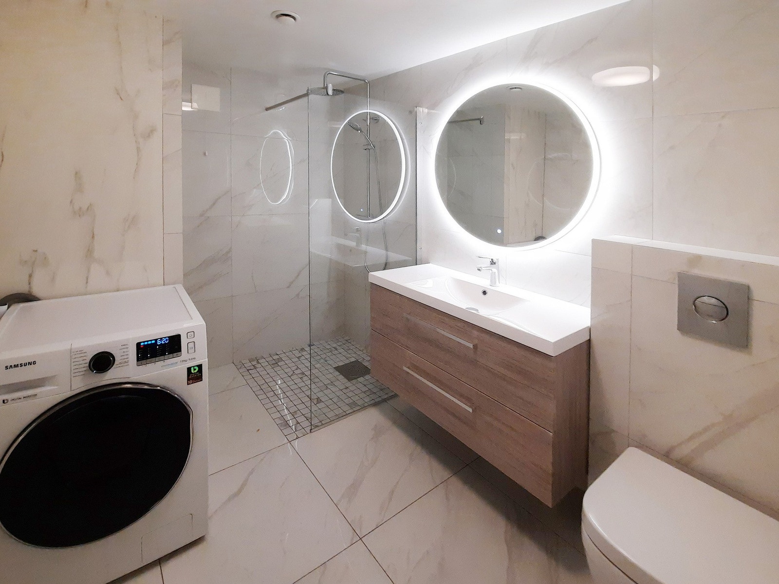 Pent flislagt bad fra 2022 i hybeldel Galleribilde