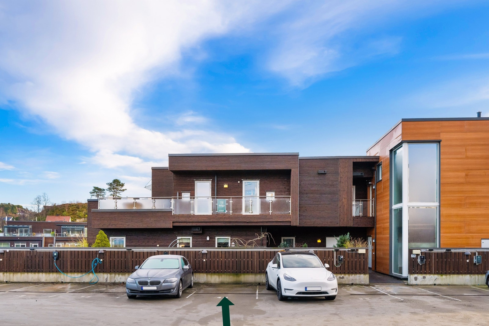 Det medfølger også bruksrett til biloppstillingsplass rett nedenfor leiligheten Galleribilde