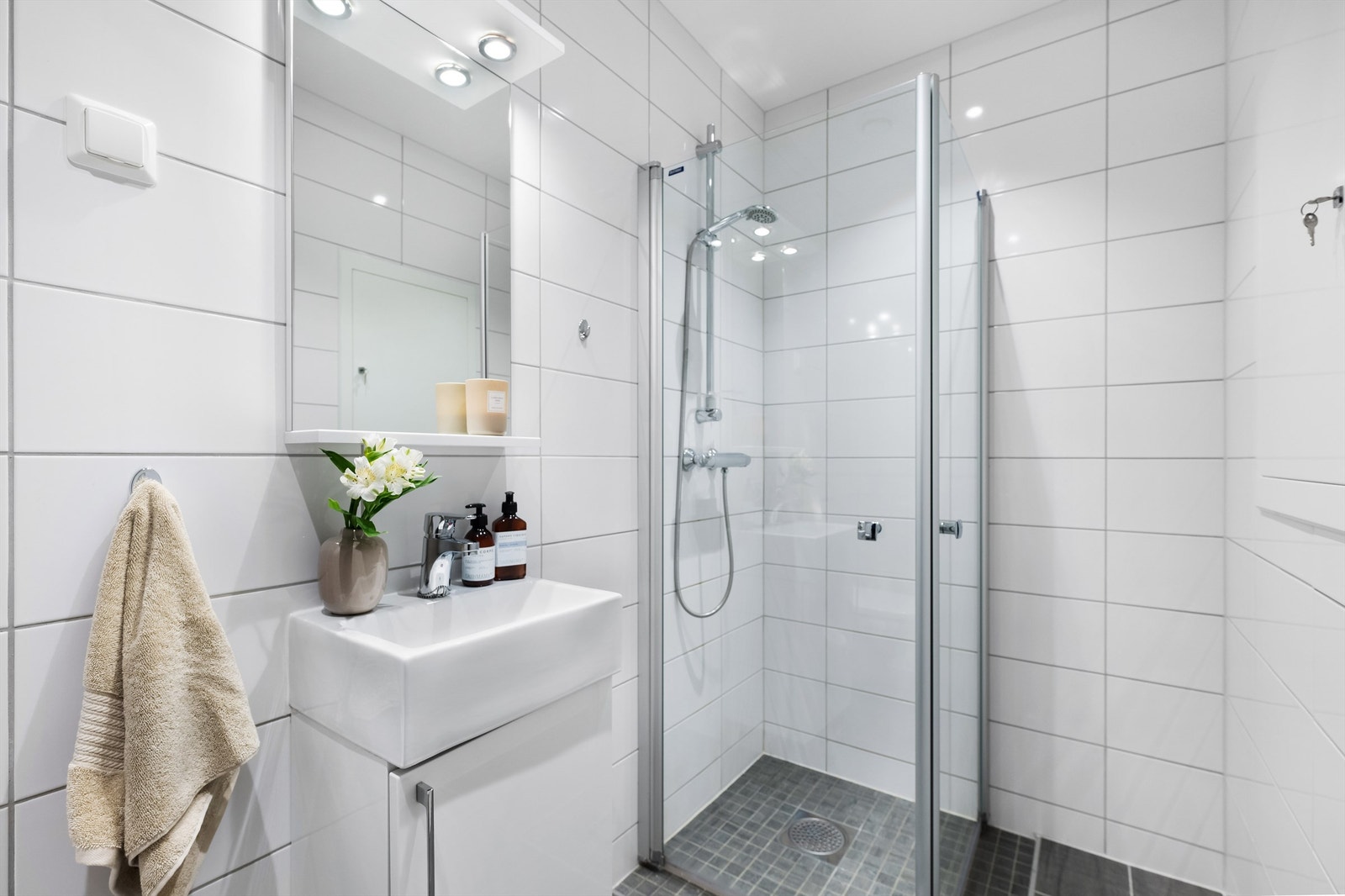 Bad 2 er også helfliset i samme utførelse Galleribilde