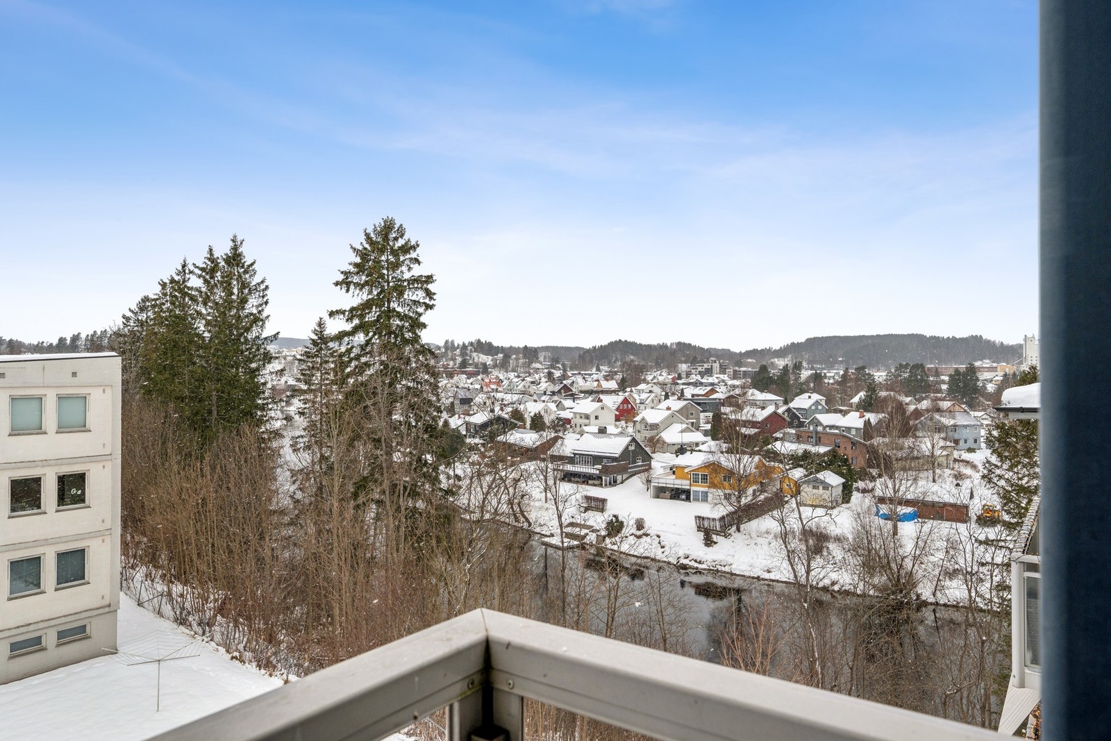 Utsikt mot Hønengata fra balkongen. Galleribilde