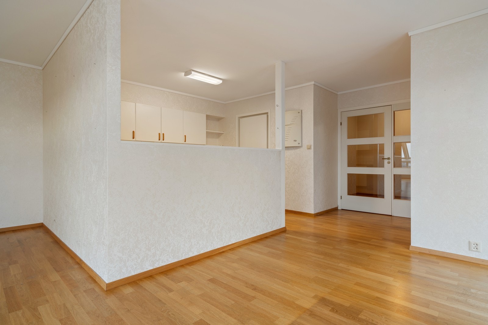 Kjøkken skjermet for resten av stuen Galleribilde